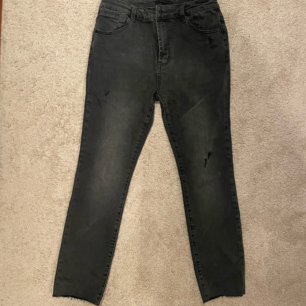 Forever 21 Black Distressed Women Jeans